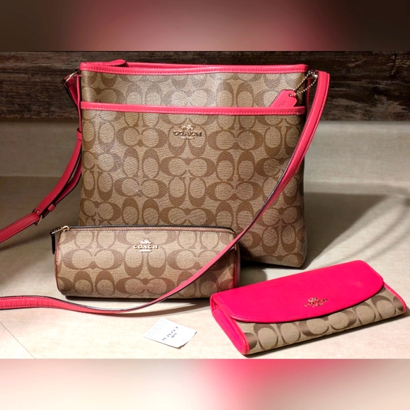 Coach Handbags - Coach Gorgeous Signature Leather File Crossbody Bag+